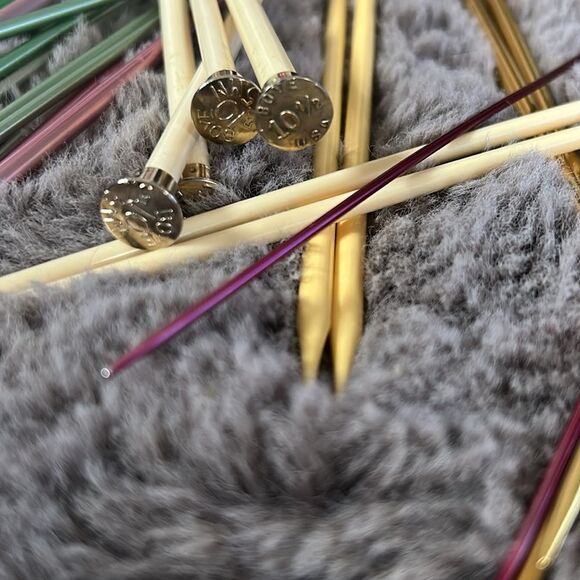 Colorful Knitting Needles 12 pairs with some singles. - Picture 5 of 5